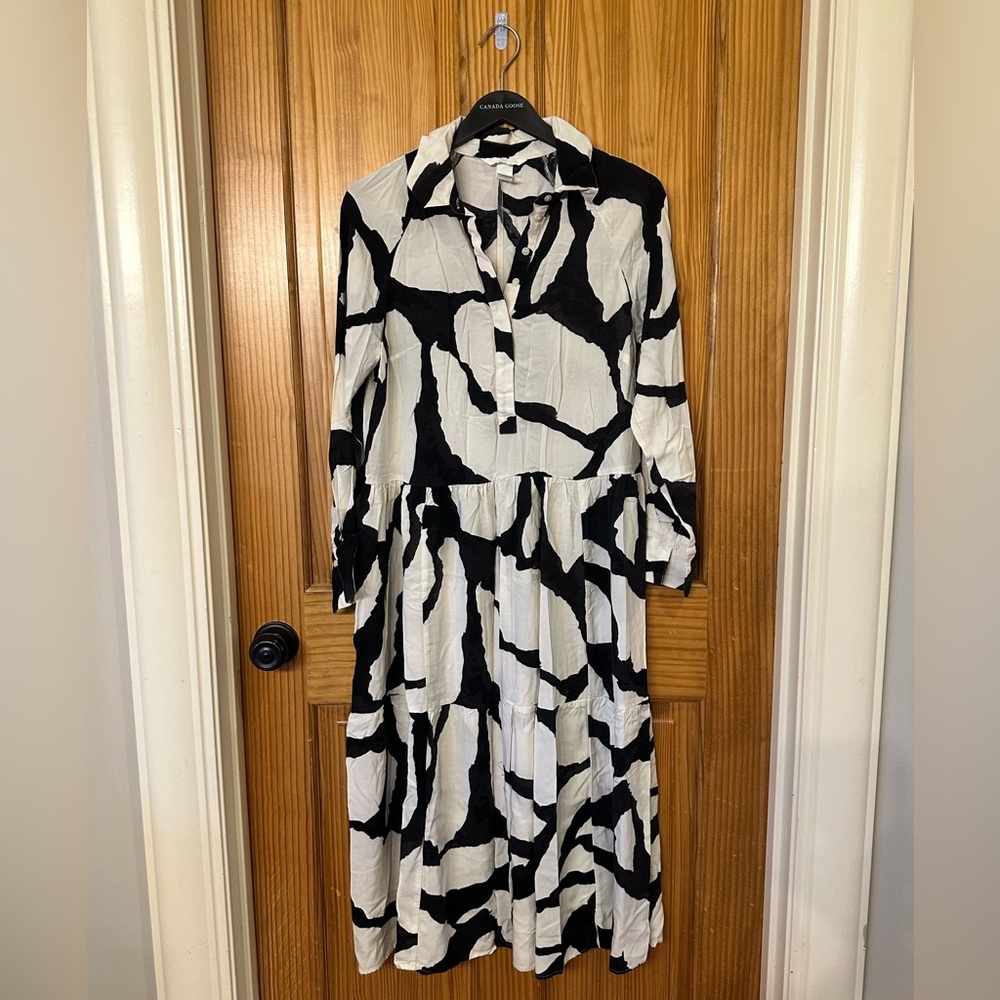 H&M Sz S Oversized B&W Print Dress